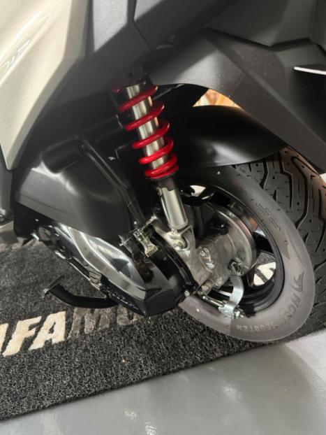 HONDA Elite 125 , Foto 3