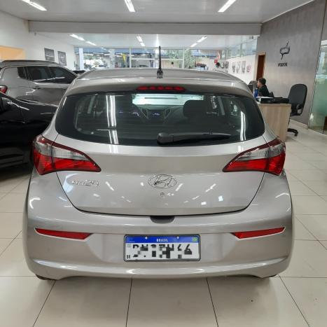 HYUNDAI Accent 1.5 4P GLS, Foto 5