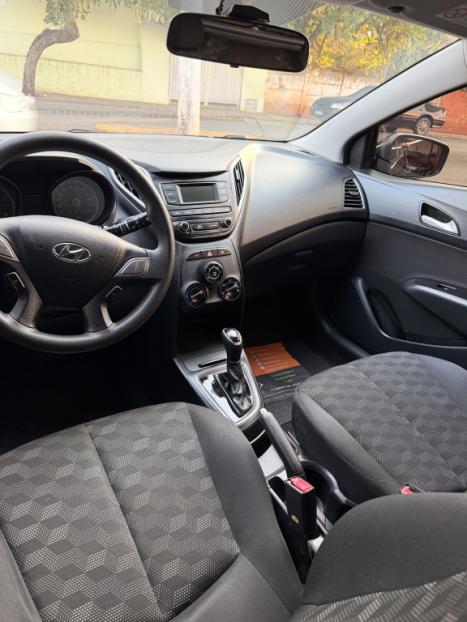 HYUNDAI HB 20 Hatch 1.6 16V 4P FLEX COMFORT PLUS AUTOM�TICO, Foto 5