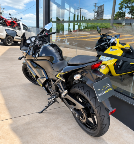 KAWASAKI Ninja 250 R, Foto 2