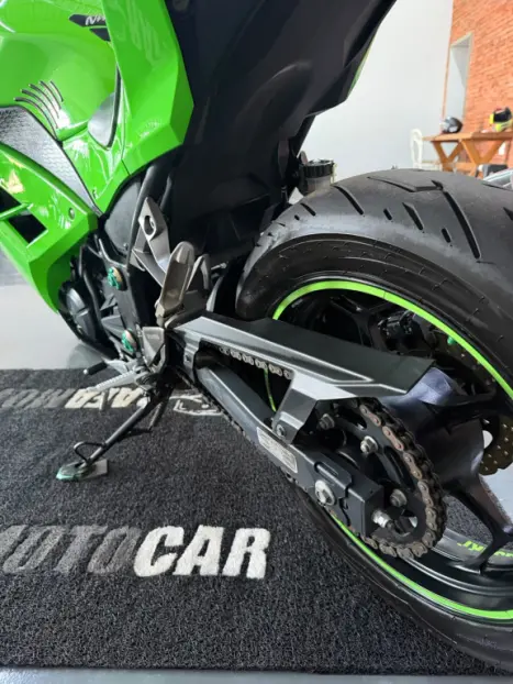 KAWASAKI Ninja 300 , Foto 2