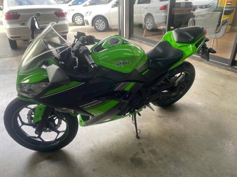 KAWASAKI Ninja 300 ABS, Foto 3