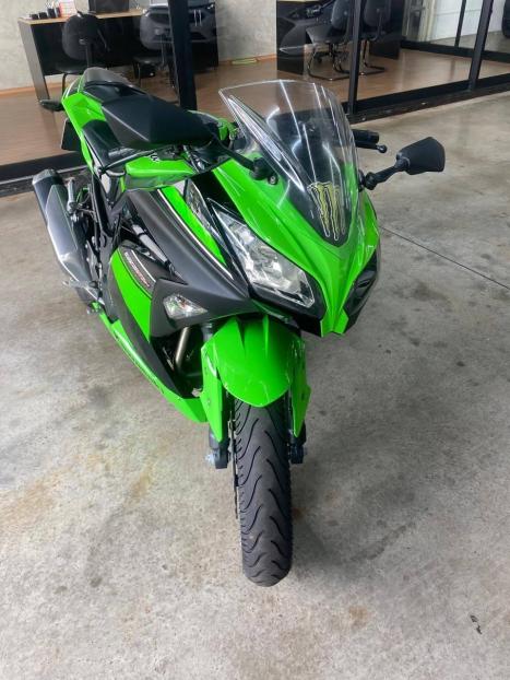 KAWASAKI Ninja 300 ABS, Foto 6