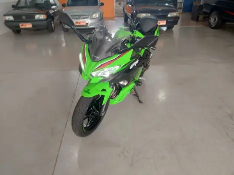 KAWASAKI Ninja 400 , Foto 3