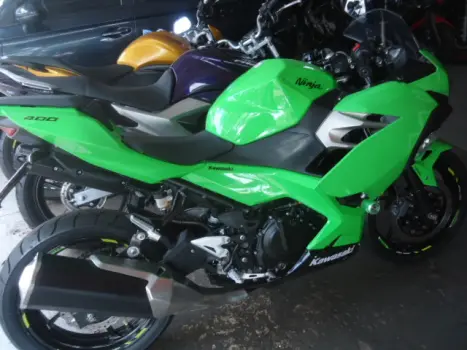 KAWASAKI Ninja 400 , Foto 3