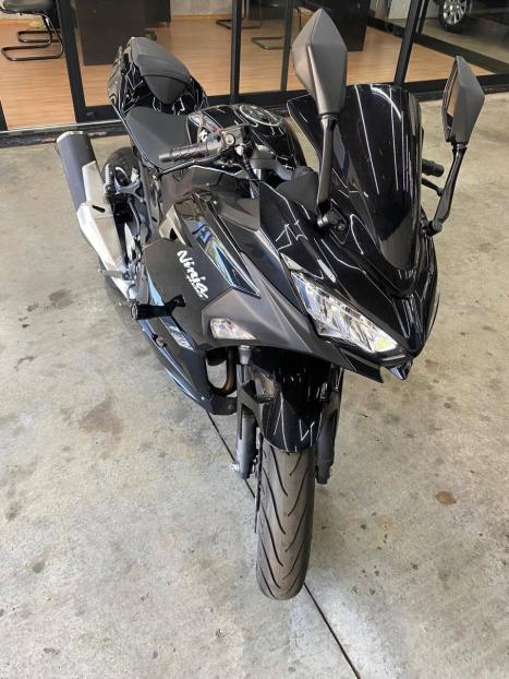 KAWASAKI Ninja 400 , Foto 2