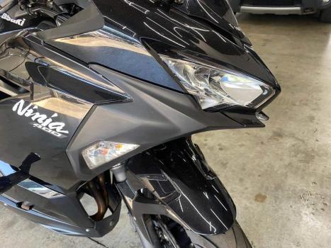 KAWASAKI Ninja 400 , Foto 3