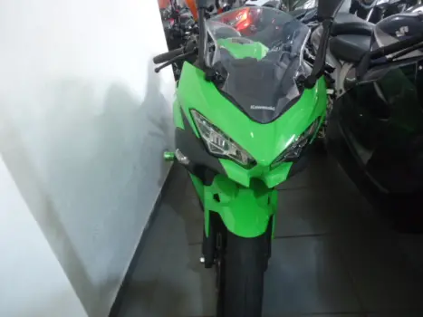 KAWASAKI Ninja 400 , Foto 3
