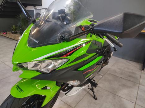 KAWASAKI Ninja 400 , Foto 3