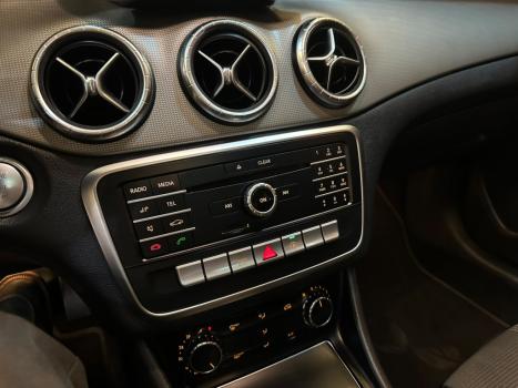 MERCEDES-BENZ CLA 200 1.6 16V 4P CGI 7-G TRONIC AUTOM�TICO DCT, Foto 9