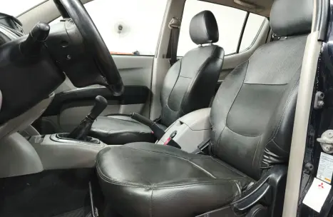 MITSUBISHI L 200 Triton 2.4 16V FLEX HLS CABINE DUPLA, Foto 10 MITSUBISHI L 200 Triton 2.4 16V FLEX HLS CABINE DUPLA, Foto 10