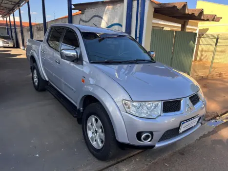 MITSUBISHI L 200 Triton 3.2 16V HPE 4X4 CABINE DUPLA TURBO DIESEL INTERCOOLER AUTOMTICO, Foto 2