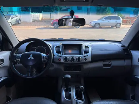 MITSUBISHI L 200 Triton 3.2 16V HPE 4X4 CABINE DUPLA TURBO DIESEL INTERCOOLER AUTOMTICO, Foto 7
