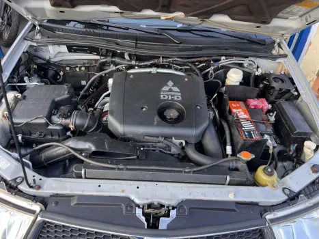 MITSUBISHI L 200 Triton 3.2 16V HPE 4X4 CABINE DUPLA TURBO DIESEL INTERCOOLER AUTOMTICO, Foto 9