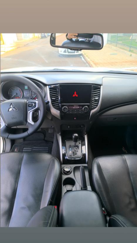 MITSUBISHI L 200 Triton 2.4 16V SPORT HPE TOP 4X4 CABINE DUPLA TURBO DIESEL AUTOM�TICO, Foto 3