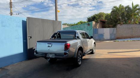 MITSUBISHI L 200 Triton 3.2 16V HPE 4X4 CABINE DUPLA TURBO DIESEL INTERCOOLER AUTOM�TICO, Foto 2