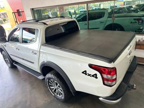 MITSUBISHI L 200 Triton 2.4 16V OUTDOOR HPE-S 4X4 CABINE DUPLA TURBO DIESEL AUTOM�TICO, Foto 4