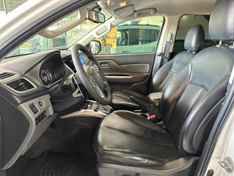 MITSUBISHI L 200 Triton 2.4 16V OUTDOOR HPE-S 4X4 CABINE DUPLA TURBO DIESEL AUTOM�TICO, Foto 5