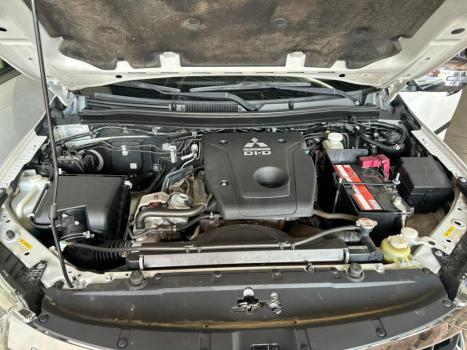 MITSUBISHI L 200 Triton 2.4 16V OUTDOOR HPE-S 4X4 CABINE DUPLA TURBO DIESEL AUTOM�TICO, Foto 12
