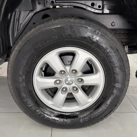 MITSUBISHI L 200 Triton 2.4 16V FLEX HLS CABINE DUPLA, Foto 11