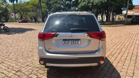 MITSUBISHI Outlander 2.0 16V 4P AUTOMÁTICO, Foto 3