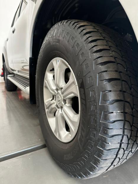 NISSAN Frontier 2.3 16V XE 4X4 CABINE DUPLA BI-TURBO DIESEL AUTOMÁTICO, Foto 14 NISSAN Frontier 2.3 16V XE 4X4 CABINE DUPLA BI-TURBO DIESEL AUTOMÁTICO, Foto 14