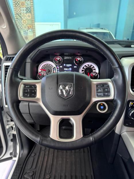 RAM 1500 5.7 V8 CLASSIC LARAMIE CABINE DUPLA 4X4 AUTOM�TICO, Foto 13