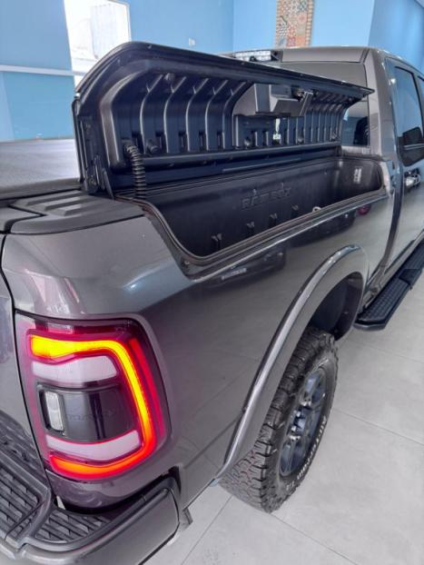 RAM 2500 6.7 I6 24V SLT CABINE DUPLA TURBO DIESEL NIGHT EDITION 4X4 AUTOM�TICO, Foto 17