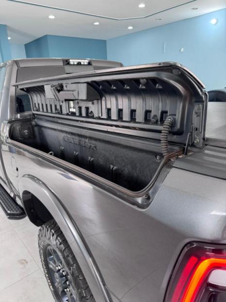 RAM 2500 6.7 I6 24V SLT CABINE DUPLA TURBO DIESEL NIGHT EDITION 4X4 AUTOM�TICO, Foto 18