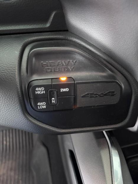 RAM 2500 6.7 I6 24V SLT CABINE DUPLA TURBO DIESEL NIGHT EDITION 4X4 AUTOM�TICO, Foto 21