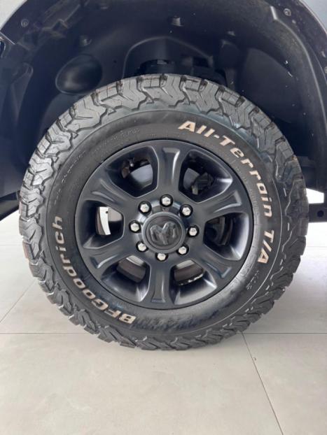 RAM 2500 6.7 I6 24V SLT CABINE DUPLA TURBO DIESEL NIGHT EDITION 4X4 AUTOM�TICO, Foto 23