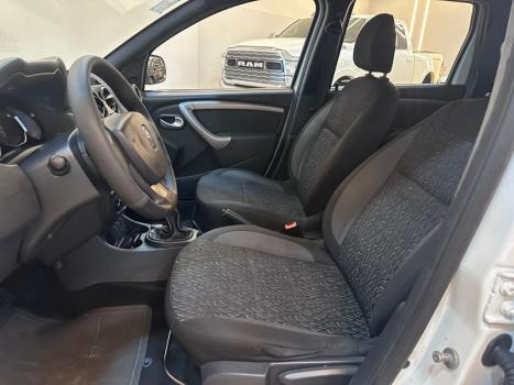 RENAULT Duster 1.6 16V 4P FLEX SCE AUTHENTIQUE X-TRONIC AUTOM�TICO, Foto 8
