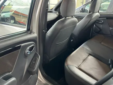 RENAULT Duster 2.0 16V 4P FLEX DYNAMIQUE AUTOM�TICO, Foto 17
