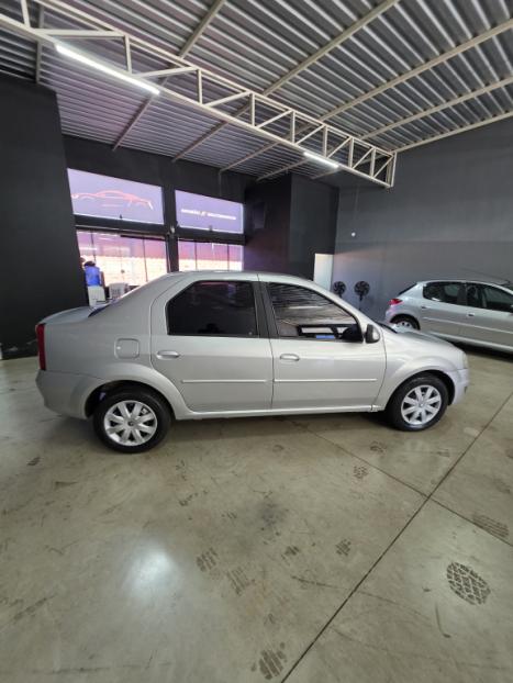 RENAULT Logan 1.6 16V 4P FLEX EXPRESSION AUTOM�TICO, Foto 7