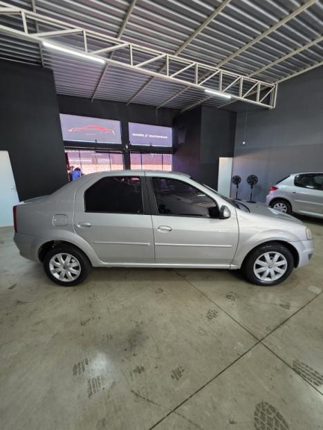 RENAULT Logan 1.6 16V 4P FLEX EXPRESSION AUTOM�TICO, Foto 12