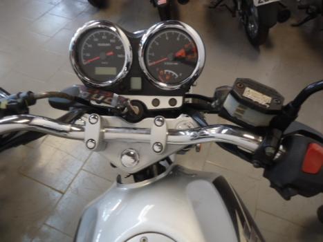 SUZUKI GSR 125 , Foto 3