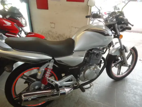 SUZUKI GSR 125 , Foto 3