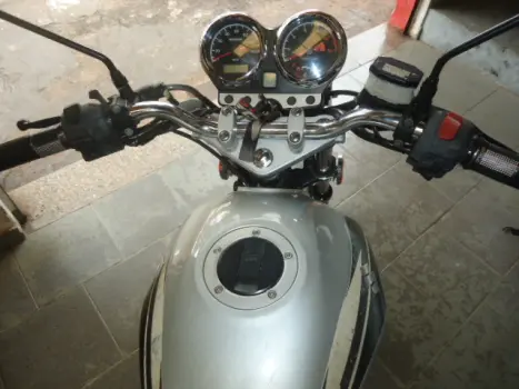 SUZUKI GSR 125 , Foto 4