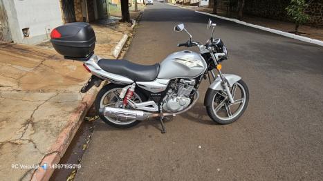 SUZUKI GSR 150 I, Foto 2