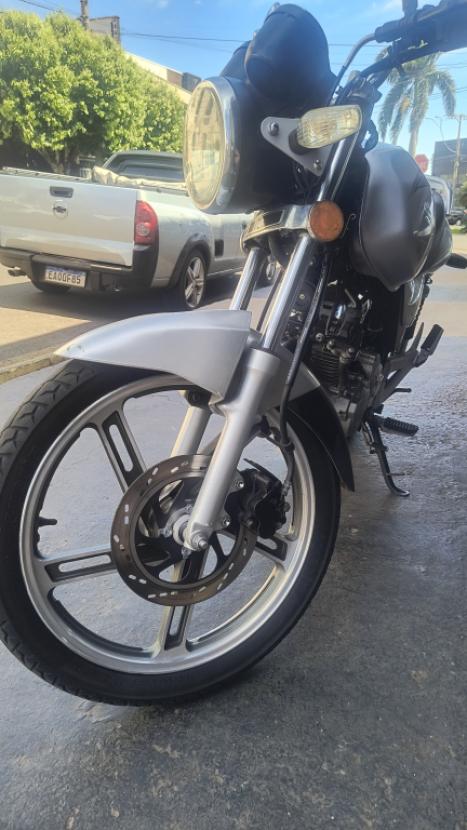 SUZUKI GSR 150 I, Foto 3