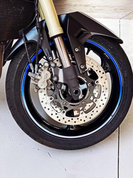 SUZUKI GSR 750 , Foto 6