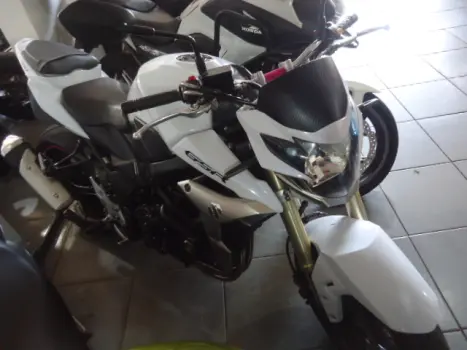 SUZUKI GSR 750 , Foto 2