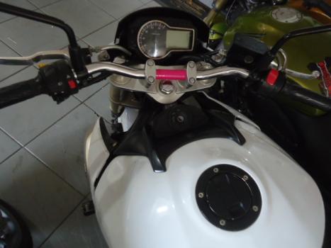 SUZUKI GSR 750 , Foto 3