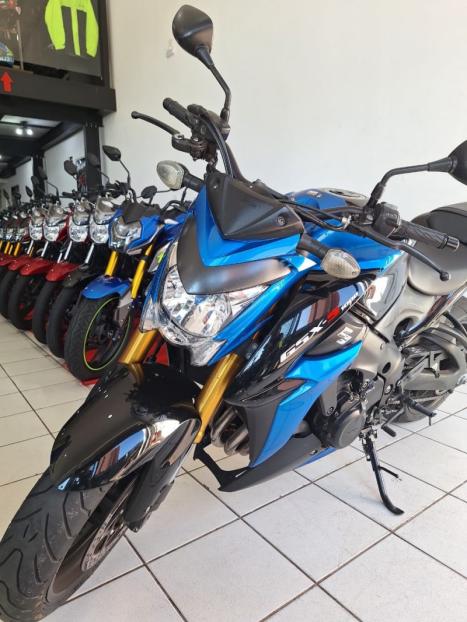 SUZUKI GSX-S 1000 A, Foto 4