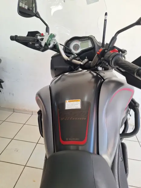 SUZUKI V-Strom DL 650 XT, Foto 12