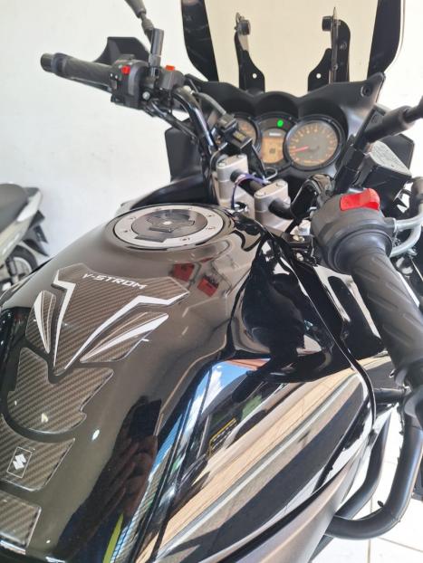 SUZUKI V-Strom DL 650 , Foto 2