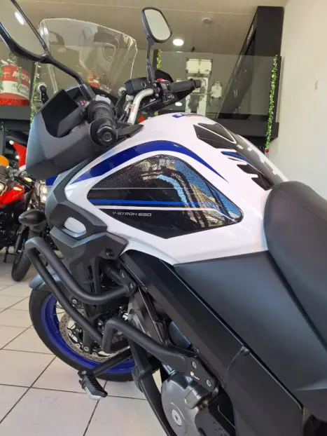 SUZUKI V-Strom DL 650 XT, Foto 11