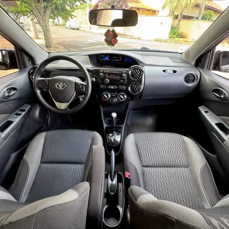 TOYOTA Etios Hatch 1.5 16V 4P FLEX XS AUTOM�TICO, Foto 10