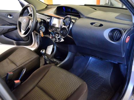 TOYOTA Etios Hatch 1.3 16V 4P FLEX X, Foto 6
