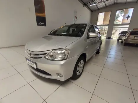 TOYOTA Etios Hatch 1.3 16V 4P FLEX X, Foto 2